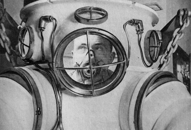 Illustration for article titled The Evolution of the Atmospheric Diving Suit